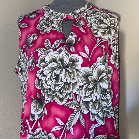 Beautiful BRAND NEW XL Pink keyhole blouse - Picture 3 of 5